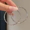 Pendientes statement de nicho de alta gama, nuevo modelo 2026, adelgazantes, elegantes pendientes de aro para mujer, diseño coreano, broqueles de plata