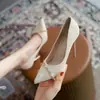 Zapatos de hada, delicados y elegantes, de tacón medio, nueva colección de verano 2026, stilettos de punta fina con pedrería estilo francés, pala baja, tacón fino, tacones altos