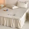 Conjunto de Saia de Cama Acolchoada de Algodão e Linho com Três Peças, Universal para Todas as Estações, à Prova de Poeira e Esteticamente Agradável, Lençol de Cama 100% Algodão com Borda de Saia, Antiderrapante