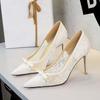 Zapatos de tacón alto para mujer estilo europeo y americano para banquetes 1963-6 con moños, lentejuelas, malla de encaje, punta fina, boca poco profunda, tacones de aguja para mujer