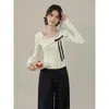 Camiseta de manga larga retro americana Xinxuan para mujer, otoño e invierno, nicho, corte ajustado, top elegante y versátil