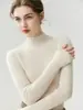 Suéter 100% cashmere puro para mulheres, com gola alta discreta, corte ajustado e design em tricô, perfeito como uma camada base quente para o outono e inverno.