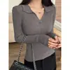 Nueva camiseta de punto polo con cuello en V para mujer, moda de otoño, adecuada para primavera y otoño, estilo coreano, manga larga, corte ajustado, top corto básico