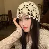 Gorro de Punto Tejido a Mano Estilo Retro con Flores Caladas para Mujer Otoño Borla de Perlas Gorro de Punto Delgado Estilo Étnico