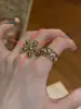 Conjunto de Anéis Florais Dourados Vintage Francês Luxo Leve Nicho Alto Padrão Para o Dia a Dia Anéis Empilháveis