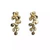 Pendientes con borlas de flores de metal estilo retro francés con silueta de rama de flor, ligeros y elegantes, de nicho y de lujo para mujer, con clip para la oreja.