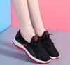 Sapatos Femininos Sapatos de Tecido Old Beijing Verão Respirável Sapatos para Mãe Sapatos de Lona Femininos Xadrez Leve Tênis Esportivo Fornecedor Direto da Fábrica