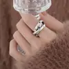 Anillo Minimalista de Tres Anillos Colorido Estilo Coreano Vintage con Diseño Único, Joyería de Lujo Ligero y Sensación de Alta Gama