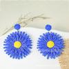 Brincos de flor de ráfia tecidos à mão em estilo de férias boêmio Brincos de flor com contraste de cores design europeu e americano