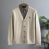Tecido de Fio Fiado no Núcleo Ge Hua Cardigã Elegante com Decote em V Etiqueta Cortada Camisa Tricotada Masculina de Outono e Inverno Camisa Base Suéter Falso de Duas Peças