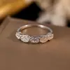 Anillo de Joyería de Mano Simple Chapado en Cobre y Plata de Alta Venta Transfronteriza Anillo Estilo Japonés Diseño de Nicho con Incrustaciones de Zirconia Anillo para Dedo Índice para Mujeres