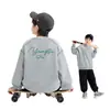 Nova Blusa de Moletom para Meninos 2025 Estilo Primavera e Outono Roupas de Outono Infantis Tops Color Block com Estampa de Letras para Crianças Maiores Primavera e Outono