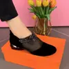 Zapatos de tacón bajo individuales pequeños, versátiles y a la moda, con pedrería, cremallera trasera, zapatos de piel, elegantes, transpirables de malla, zapatos para mamá para mujer, Verano 2026