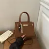 Elegante y minimalista bolso tejido de PU para mujer, nueva colección 2026, bolso de hombro, bolso cruzado, adecuado para ir al trabajo y negocios, bolso pequeño cuadrado, bolso de mano