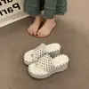 Sandalias de metal estilo coreano para dedo del pie para mujer, nuevas para verano 2026, diseño de lunares franceses, realzan la altura, adelgazantes, chanclas de suela gruesa