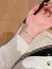 Los Sueños de Diseño de Nicho Se Hacen Realidad: Pulsera Exquisita de Lujo Ligero Estilo Japonés de Corindón Rojo en Forma de Diamante con Cadena Dorada y Pulsera Rojo Rosa