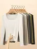Camiseta base fina de cuello en U para mujer para primavera y otoño, escote bajo, simple, ajustada, de manga larga, capa interior versátil