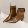Botas Femininas de Bico Fino Longas 2026 Moda Outono/Inverno Novas Botas Salto Plataforma Versáteis Botas de Cavaleiro Botas Altas Acima do Joelho