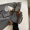 Venta al por mayor transfronteriza textura de alta calidad bolso pequeño para multitudes 2024 nuevo bolso bandolera de hombro versátil moda bolso de cubo portátil