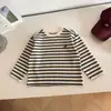Nausicaä del Valle del Viento 2026 Primavera Nueva Camiseta Versátil a Rayas de Cuello Redondo para Niños y Niñas con Elegante Bordado Capa Base Nuevo Producto