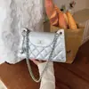 Bolso cuadrado pequeño de cadena de alta gama transfronterizo para mujer, nuevo bolso de hombro para axila de moda 2026, bolso cruzado de nicho para el día a día
