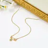 Collar de Moda de Lujo Ligero con Diseño Hueco de Flor de Amor y Mariposa, Cadena para Clavícula de Temperamento Nicho para Mujer, Venta al por Mayor