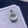 ¡Colgante de cristal verde natural! ¡El cristal está limpio! ¡El color fuego es súper fuerte! El tamaño de la piedra suelta es de 8*10 mm