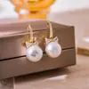 Pendientes de Gancho con Perla y Lazo de Circonita Estilo Francés Lujo Ligero Moda Exquisita Elegante Temperamento Accesorios de Oreja Versátiles de Gama Alta