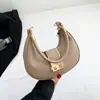 Bolso de Axila para Mujer Sencillo y Elegante 2025 Nuevo Diseño de Nicho Venta Caliente Transfronteriza Bolso de Hombro Versátil para Viajar en Forma de Media Luna
