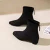 Botines skinny de ante con punta cuadrada retro para mujer, nueva colección otoño/invierno 2026, versátiles, que realzan la altura, con cremallera trasera, botines de tobillo y tacones gruesos.