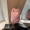 Bolso tipo cubo moderno y versátil para mujer 2025 Nuevo elegante y único Bolso de hombro cruzado Bolso pequeño de verano