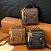 Mochila Moda Femenina Versátil Diseño de Nicho Mochila de Viaje Estilo Coreano Femenino Calle Trendy Retro Bolso Cruzado de un Solo Hombro
