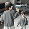Sudadera para Niños Primavera y Otoño 2026 Nuevo Estilo Moda Infantil Cuello Redondo Pulóver Guapo Bebé Capa Base de Otoño Moderna