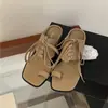 Sandálias de Tiras com Envolvimento nos Dedos para Aumentar a Altura para Mulheres, Uso Externo de Verão, Novo Modelo 2026 Sandálias de Salto Alto para Praia, Sandálias para Férias na Beira-Mar para Mulheres