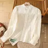 Foto real de camisa floral bordada con encaje y cuello alto para primavera, verano y otoño de 2026, camisa de chica estilo francés vintage para mujer