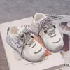 Tênis infantis estilosos e versáteis, coleção outono 2026: sapatos de sola macia, antiderrapantes, estilo Forrest Gump, para meninos, e sapatos casuais para atividades ao ar livre, para meninas
