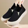 Zapatos de Tela de Nuevo Estilo Primavera y Verano 2026 para Mujer, Zapatos de Malla con Diseño Hueco, Transpirables, Ligeros, Zapatos para Mamá, Suela Suave, Zapatos Casuales Antideslizantes