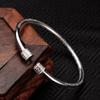 Pulseira de Tubo Redondo com Coração e Versículo Pulseira Auspiciosa para Homens e Mulheres Cobre Branco Banhado a Prata Pulseira de Versículo Aberta para Amigos Presente de Aniversário