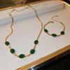Collar de Cadena con Hoja de Acero de Titanio Óvalo Esmeralda Marca Lujo Ligero Estilo Frío Cadena Clavícula Moda Elegante Cadena Colapsable