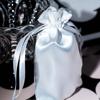 Bolsa de satén suave de alta calidad con cinturón de bolsillo blanco suave con cordón de seda para guardar joyas a prueba de polvo