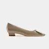 Novos Sapatos Rasos de Primavera 2026 com Bico Quadrado e Fivela Quadrada, Sapatos de Salto Baixo de Boca Rasa, Mesmo Estilo das Celebridades da Internet, Sapatos Femininos de Salto Grosso em Couro Patenteado para o Trabalho