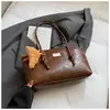 Bolsa Grande Retrô de Luxo para Mulheres 2026 Nova Moda Casual Bolsa de Ombro Tendência Super Popular Bolsa de Axila para o Dia a Dia Tendência