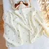 Toalla de baño de tela arrugada de cuatro capas 60*100 gasa, manta suave y cómoda para bebé, se puede usar como manta para cochecito, disponible para entrega inmediata