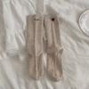 Meias Bordadas em Forma de Coração Estilo Coreano para Mulheres, Meias de Cano Médio para Outono e Inverno, Meias Longas de Algodão com Calcanhar de Letra, Meias Slouch Tendência com Microcompressão