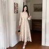 Vestido de encaje de alta calidad estilo francés, resistente, entallado en la cintura, con solapa, de un solo botón y cinturón en color albaricoque