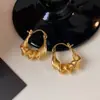 Estilo Old Money Geométrico Retro Patrón Retorcido Metal Ear Cuff, Pendientes de Lujo y Sofisticados, Aros de Oreja Versátiles y Elegantes
