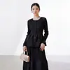 Cardigan Elegante Feminino de Gola Redonda, Cintura Marcada, Barra com Babados, Manga Longa, Pregueado, Estilo Miyake, Lançamento Primavera/Outono 2026