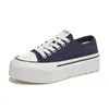 Zapatos blancos de lona 2026 verano nuevos zapatos de plataforma para aumentar altura para mujer, suela suave, cómodos para los pies, zapatos casuales versátiles para mujer