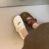 Primeiro Encontro: Sapatos Mary Jane de bolinhas estilo coreano com salto plataforma oculto, uma nova coleção de outono, versáteis e com um design jovem inspirado no balé