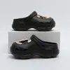 Sapatos femininos de EVA com sola grossa e furinhos 2026 novo verão para uso externo altura pequena que aumenta sandálias antiderrapantes de praia para senhoras